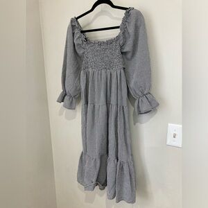 3/$15 Cute Black and White Midi Dress